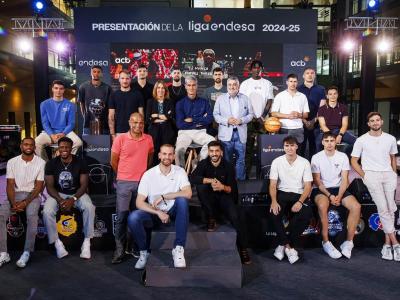 Foto de família dels representants ACB, ahir a Madrid presentant la lliga