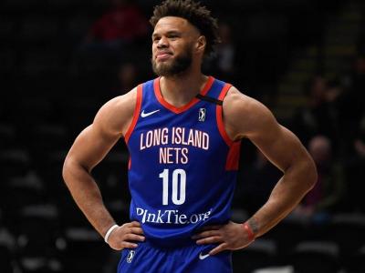 Dzanan Musa i Justin Anderson van defensar la samarreta de l’equip de la G-League dels Nets, els Long Island