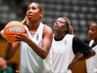 Kayla Wells durant un entrenament amb la Penya