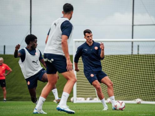 Miovski al costat de Misehouy en l’últim entrenament previ al partit entre el València i el Girona que es disputarà a Mestalla