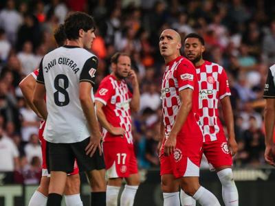 Oriol Romeu durant el partit que el Girona va disputar ahir a Mestalla