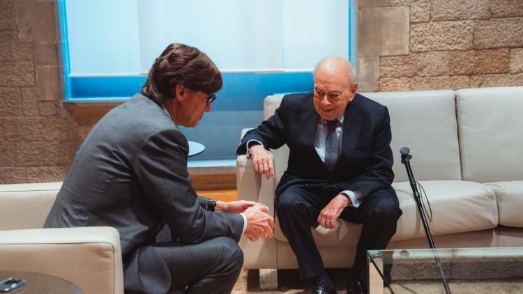 Un instant de la reunió del president de la Generalitat, Salvador Illa, amb l’expresident Jordi Pujol al Palau de la Generalitat