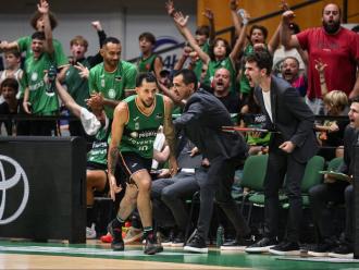 Robertson 
			despés de clavar un triple al darrer segon