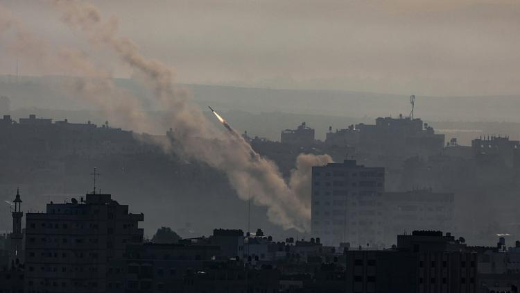 Coets llançats des de la franja costanera de Gaza cap a Israel per militants de la milícia Izz ad-Din al-Qassam, braç armat de Hamàs, el 7 d’octubre passat