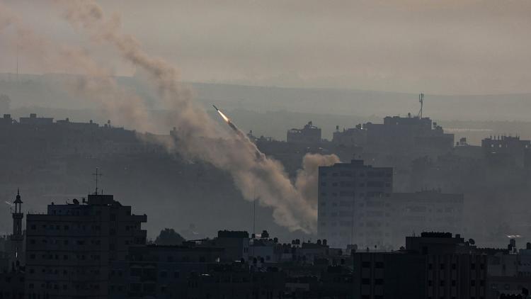 Coets llançats des de la franja costanera de Gaza cap a Israel per militants de la milícia Izz ad-Din al-Qassam, braç armat de Hamàs, el 7 d’octubre passat