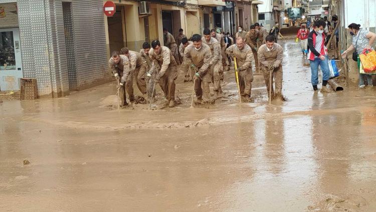 Les autoritats se’n van, la solidaritat es queda