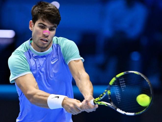 Carlos Alcaraz en el seu partit contra Andrey Rublev a Torí