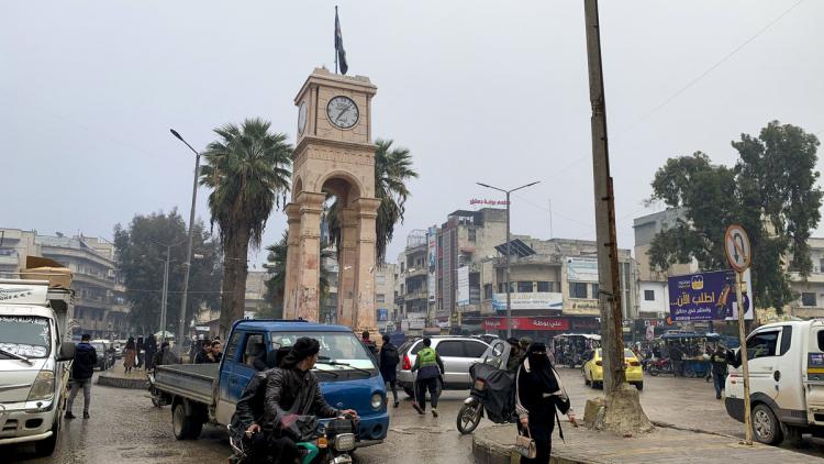 Trànsit en un carrer d'Idlib, a Síria